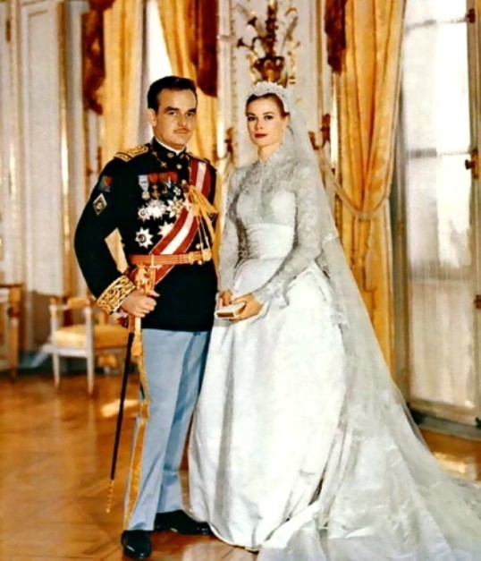 famous diamonds and engagement rings famous engagement rings and diamonds grace kelly with prince rainier of monaco on their wedding day
