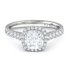 Priana Cushion Diamond Ring in 18kt White Gold + PT setting