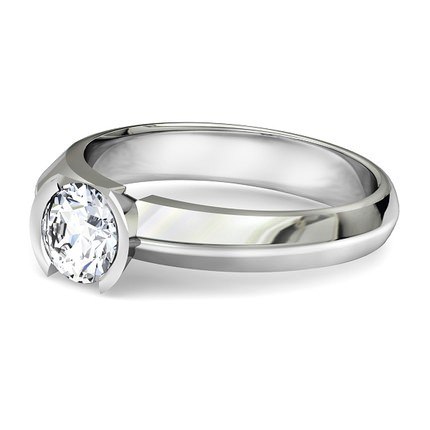 The Solitaire Round Brilliant Diamond Ring in Platinum 950 AU - Side View