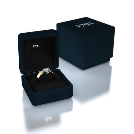 La Lucia Princess Diamond Ring in 18kt Yellow Gold AU - Box View